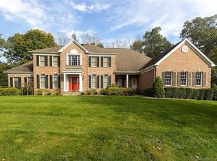 105 Beecher Rd, Woodbridge, CT 06525
