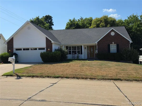 3949 Cambridge Crossing Dr, Saint Charles, MO 63304