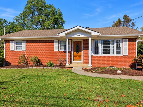1039 N 1st St, Westmoreland, TN 37186