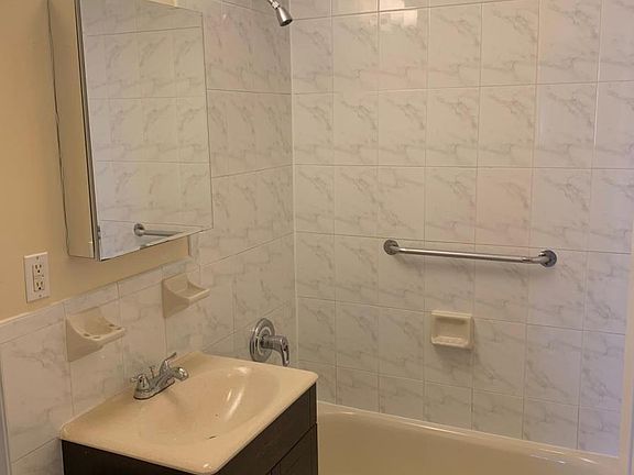 5th image of 652 Vincent Ave