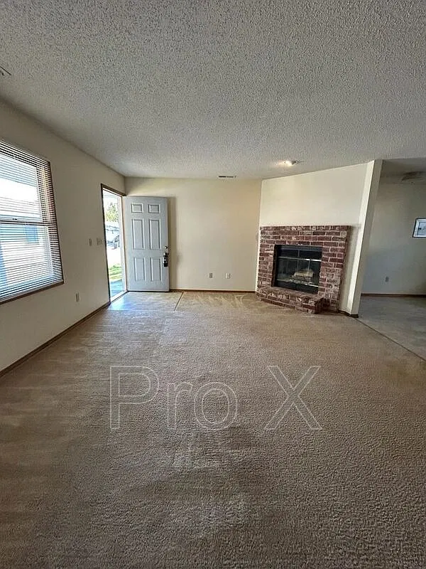 2 bed, 1.0 bath, $800 — Photo 3