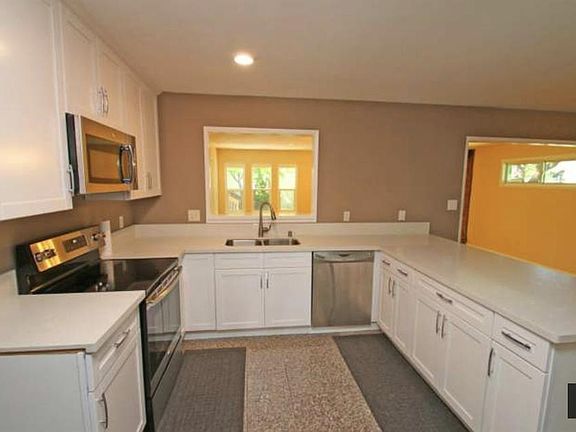 5th image of 3348 S Port Dr