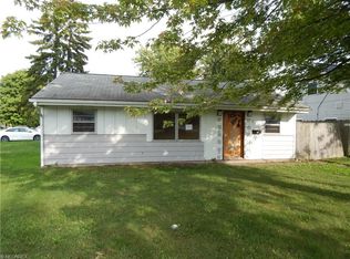 613 Blossom Dr, Lorain, OH 44052