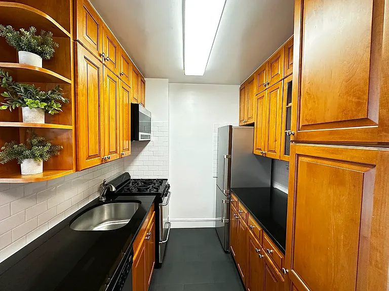 442 W 57th St #9K — Photo 2