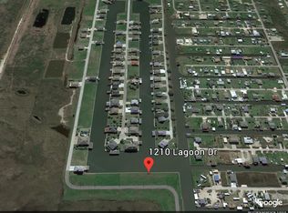 1210 Lagoon Dr, Crystal Beach, TX 77650