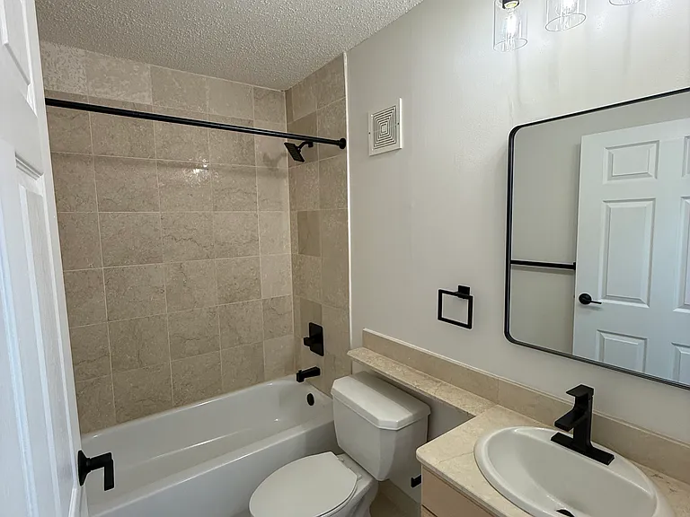 Excelsior II Apartments — Photo 11