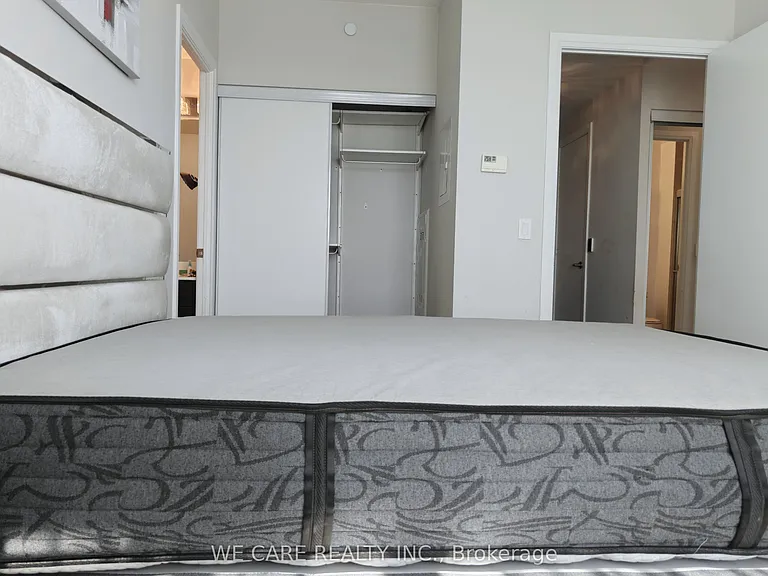 68 Canterbury Pl #Penthouse 05 — Photo 9