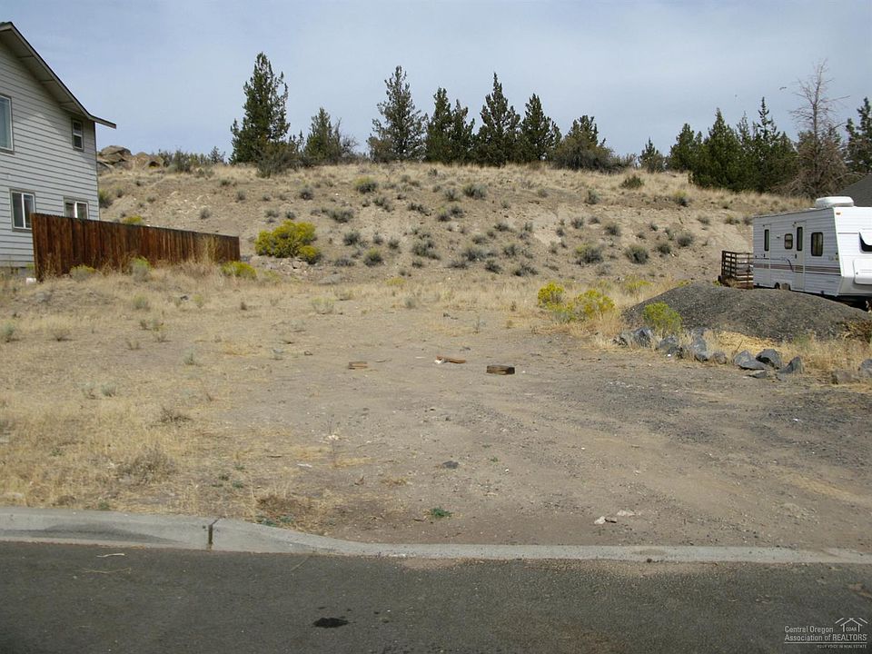 1st image of 864 SW Sunnyside Dr