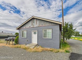 304 S Naches Ave, Wapato, WA 98951