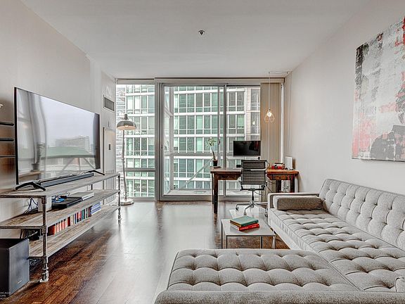 3rd image of 653 N Kingsbury St #1604A