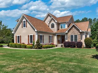 102 Woods Dr, West Union, SC 29696