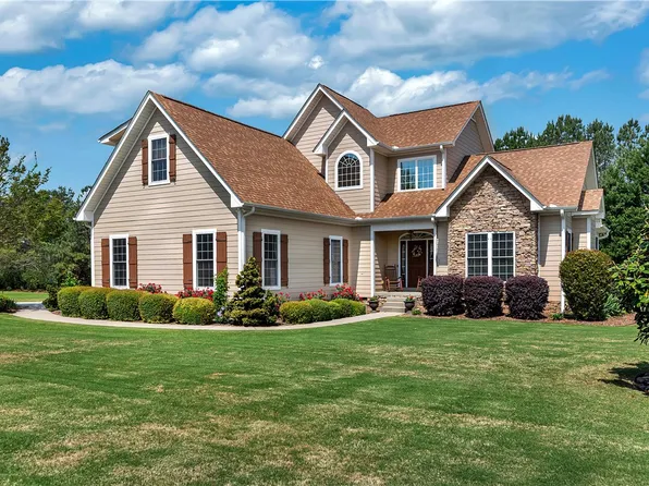 102 Woods Dr, West Union, SC 29696