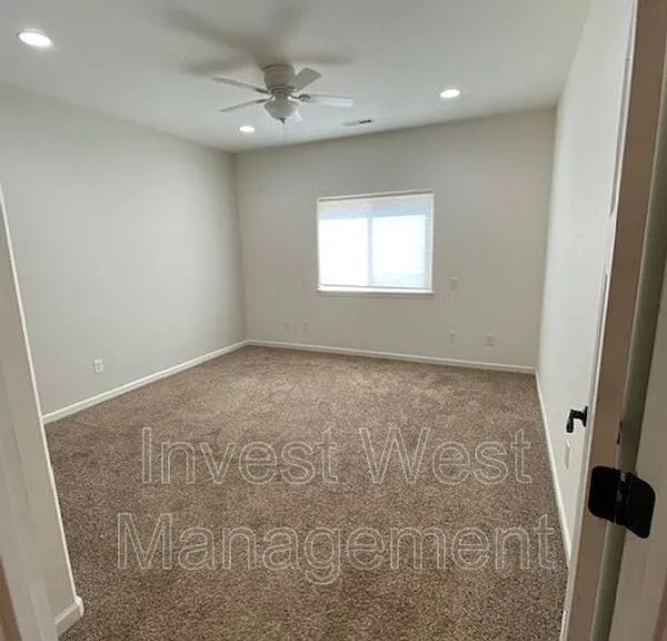 1801 NE 16th Way — Photo 14