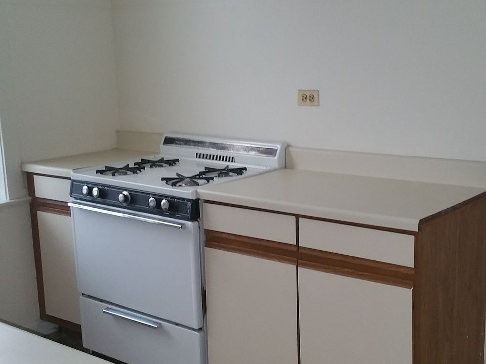 2nd image of 72 E 49th St #2