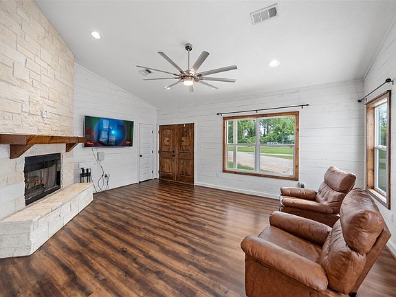 5th image of 1121 Pelican Rd