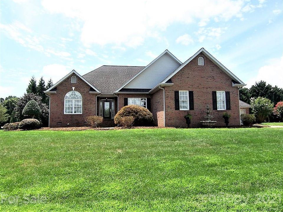 1st image of 2601 Willow Brook Dr
