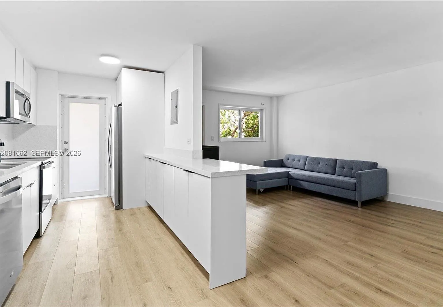 Twin Towers Condo — Photo 1