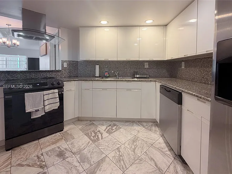 825 Brickell Bay Dr #2050 — Photo 8