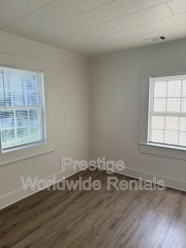 3 bed, 1.0 bath, 1176 sqft, $1,200 — Photo 4