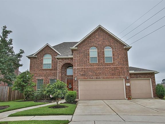 This home offer 4 bedrooms, with the master suite and utility room on the first floor, three car attached garage, adjacent to the walking trail that overlooks the community lake.