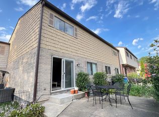 1777 Shoshonee Trl, Wheeling, IL 60090