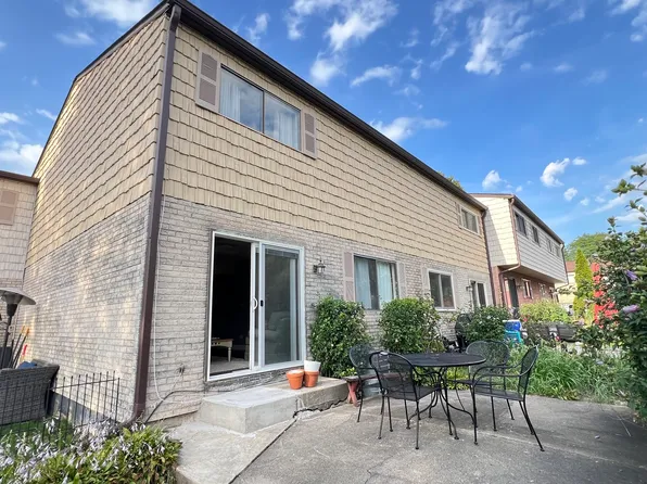1777 Shoshonee Trl, Wheeling, IL 60090