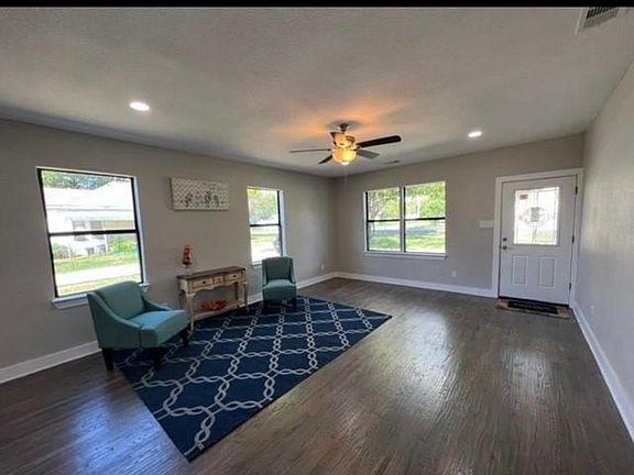 2nd image of 302 Ballentine St