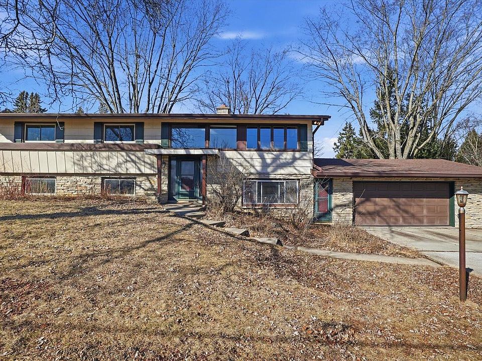 1st image of 255 Hilldale DRIVE