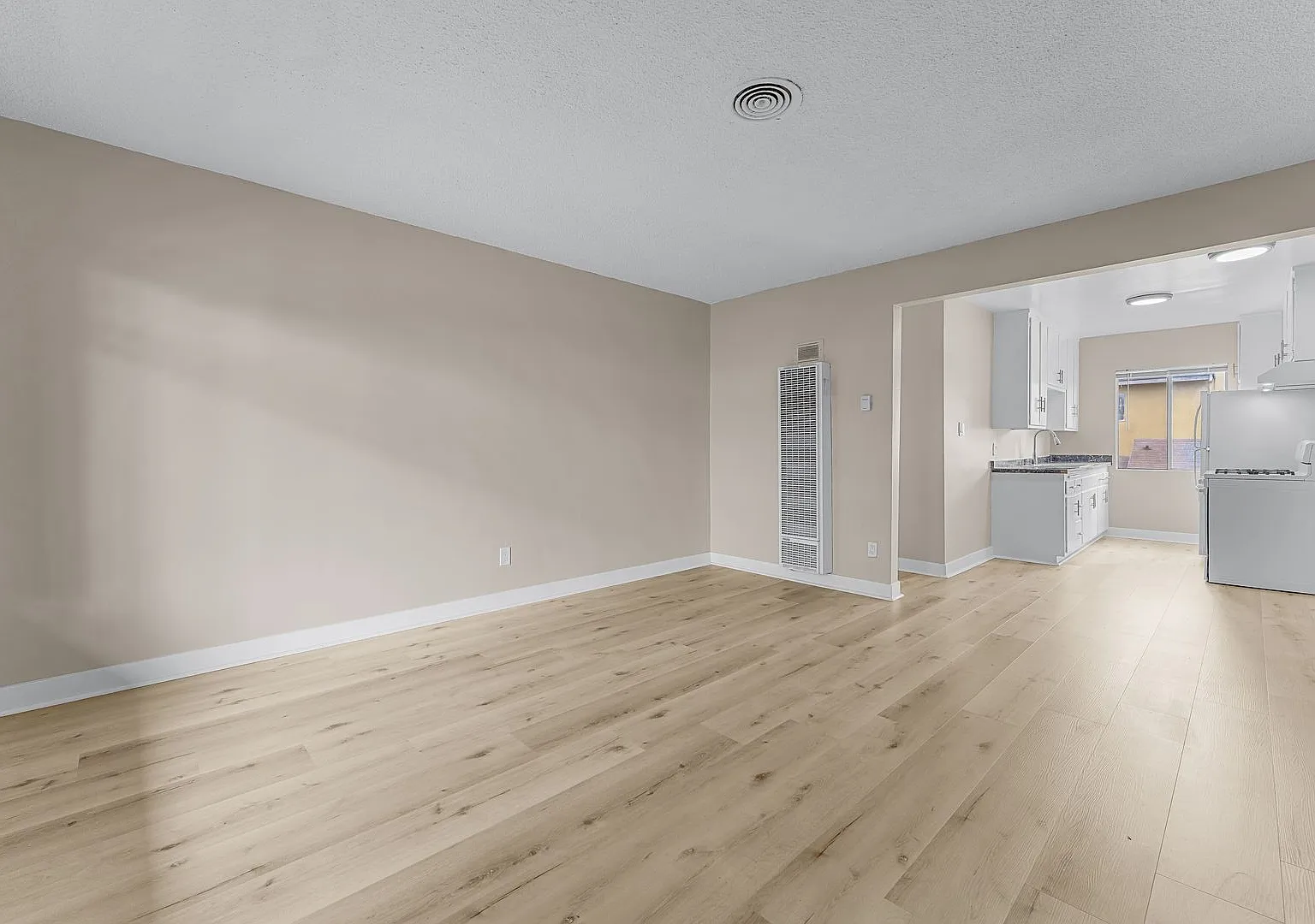 Beautiful Inglewood Apartment! — Photo 1