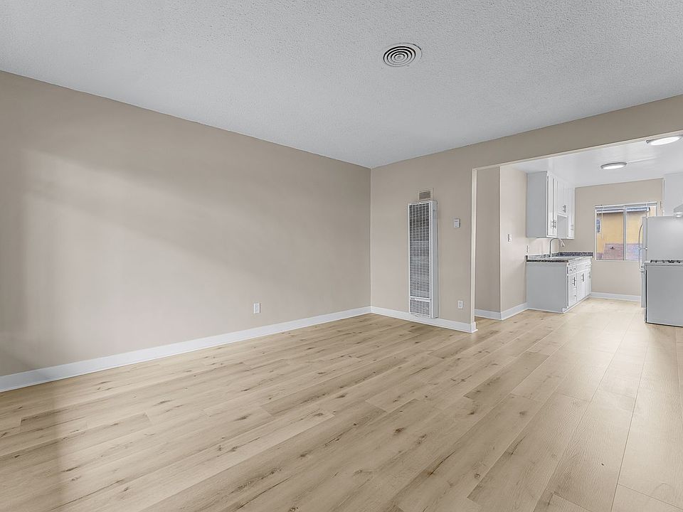 1st image of 531 W Hyde Park Blvd APT 9