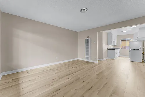 531 W Hyde Park Blvd #9 Photo 1