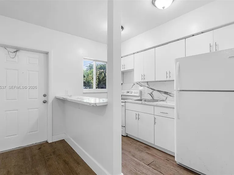 5549 NE Miami Ct #1 — Photo 6