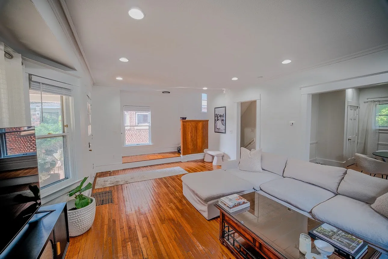 4 bed, 2289 sqft, $2,650 — Photo 4