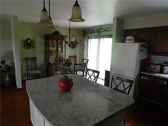 3rd image of 125 W Christie Ave