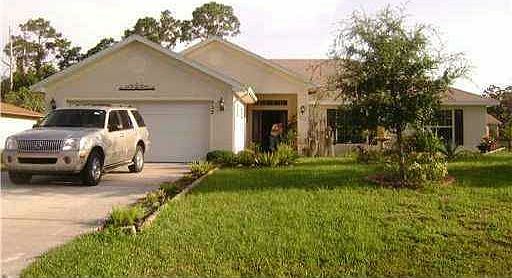 1st image of 932 SE Thornhill Dr