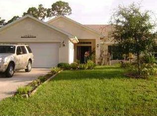 932 SE Thornhill Dr, Port Saint Lucie, FL 34983