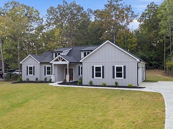 3rd image of 204 Rolling Pines Rd NW
