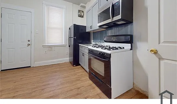 1332 N Wanamaker St — Photo 4