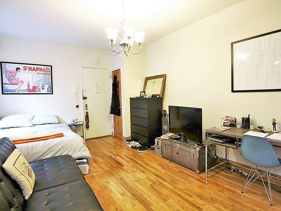 4th image of 303 W 92nd St #C3