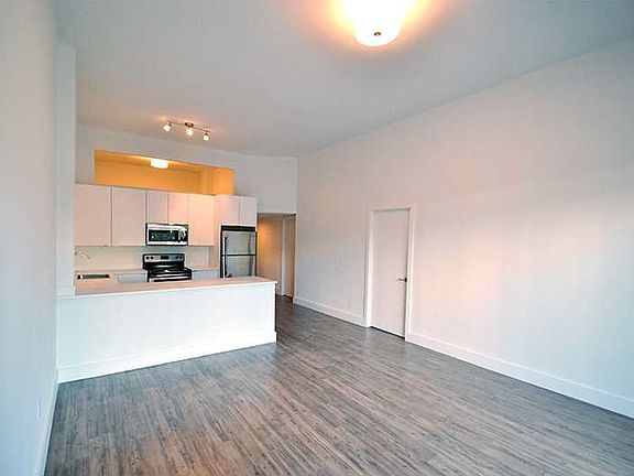 2nd image of 2851 NE 183rd St APT 201E
