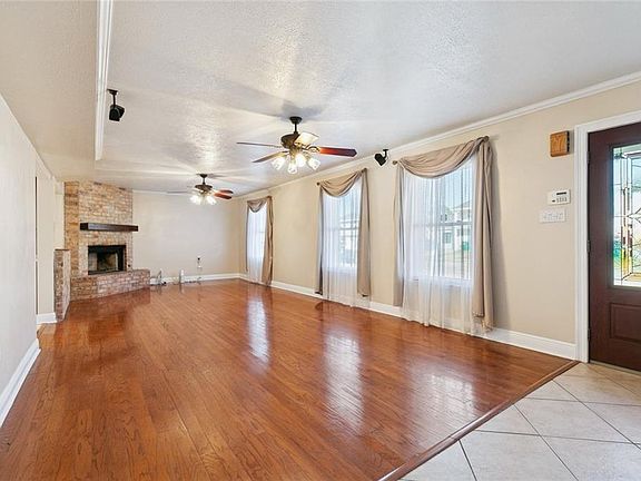 3rd image of 3507 E Louisiana State Dr