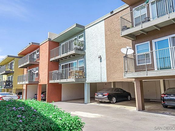 2nd image of 228-232 N Las Flores Dr