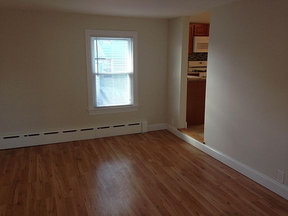 4th image of 169 Webster Ave #1