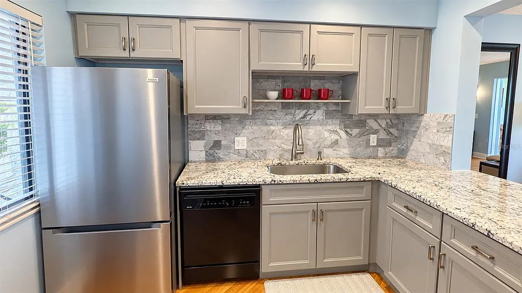 1 bed, 1.5 bath, 676 sqft, $1,700 — Photo 2