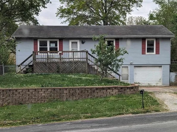 701 Hickory Dr, Warsaw, MO 65355