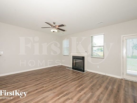2nd image of 2027 Massey Ln