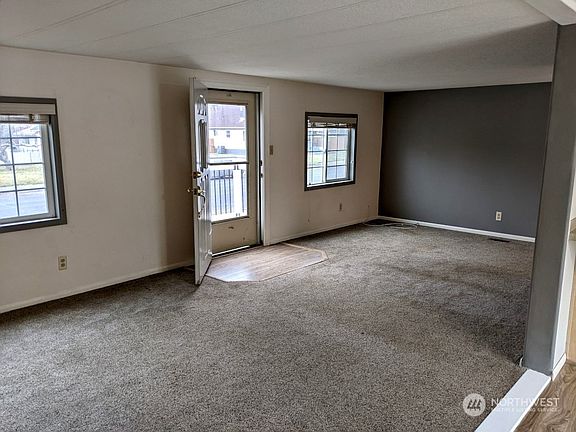 4th image of 203 E Washington Avenue