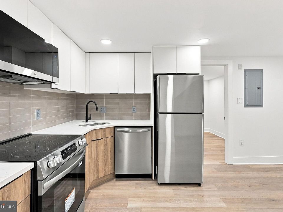 1st image of 3206 Dauphin St #6