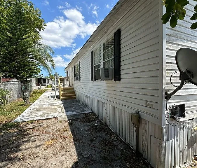 11832 Leeward Pl — Photo 32