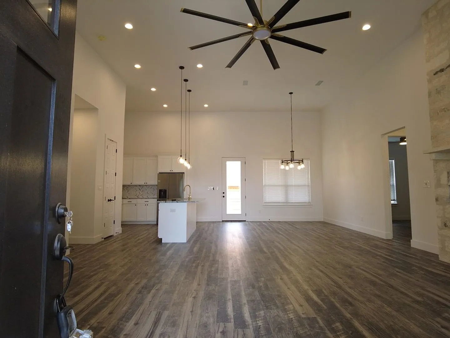 For Lease!! — Photo 3